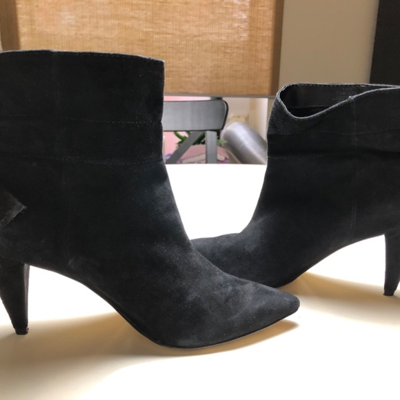 Lord and Taylor suede ankle booties with bow detail - Picture 2 of 4